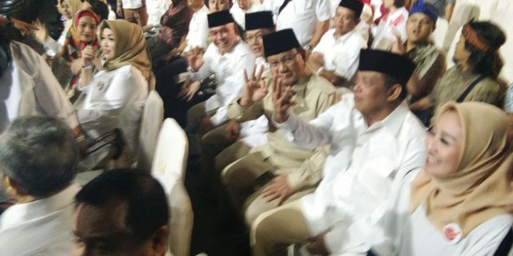 Ketua Umum Partai Gerindra, Prabowo Subianto hadir dalam debat publik ketiga Pilkada Jabar 2018 yang digelar di Grand Ballroom Sudirman, Jalan Sudirman, Kota Bandung, Jumat (22/6/2018).