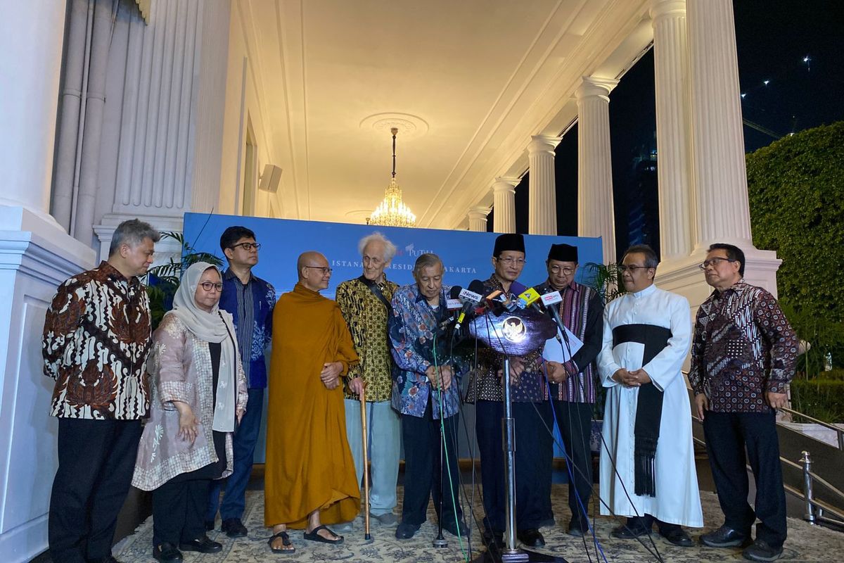 Tokoh bangsa yang tergabung dalam Gerakan Nurani Bangsa (GNB) meminta Presiden Prabowo Subianto membebaskan para mahasiswa hingga pelajar yang sampai kini masih ditahan kepolisian sejak demo pada Senin (25/8/2025) sampai akhir Agustus 2025.  Permintaan ini disampaikan saat bertemu Presiden Prabowo selama tiga jam sejak pukul 16.30 WIB hingga 19.55 WIB di Kompleks Istana Kepresidenan, Jakarta Pusat, Kamis (11/9/2025). 