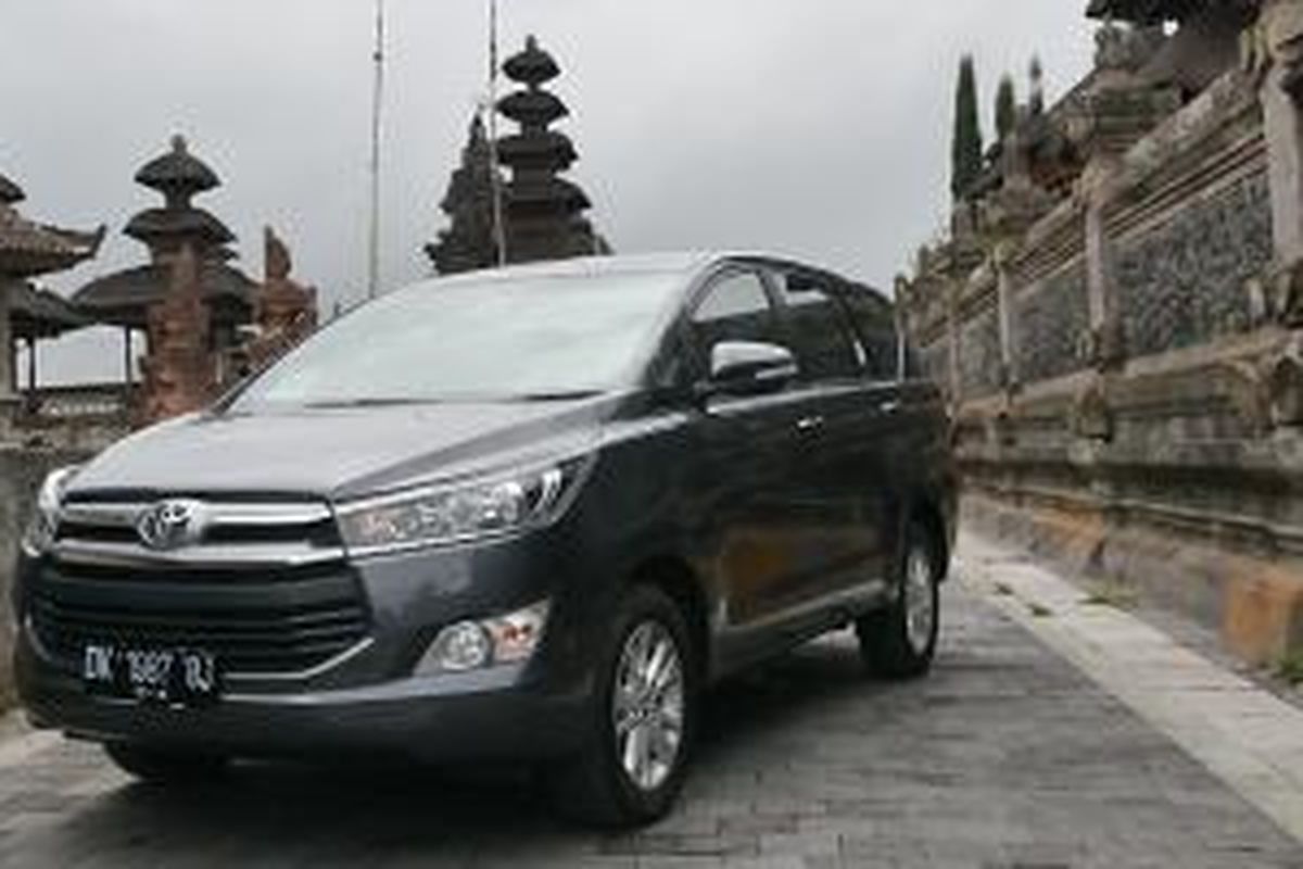 Toyota Innova generasi kedua yang hadir dengan beragam ubahan