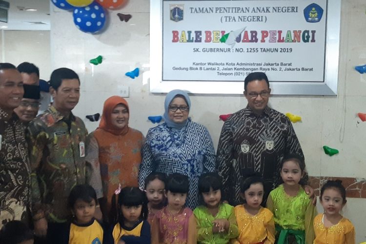 Gubernur DKI Jakarta, Anies Baswedan meresmikan 32 Paud dan TPA Negeri secara simbolis di Kantor Wali Kota Jakarta Barat, Rabu (2/10/2019)