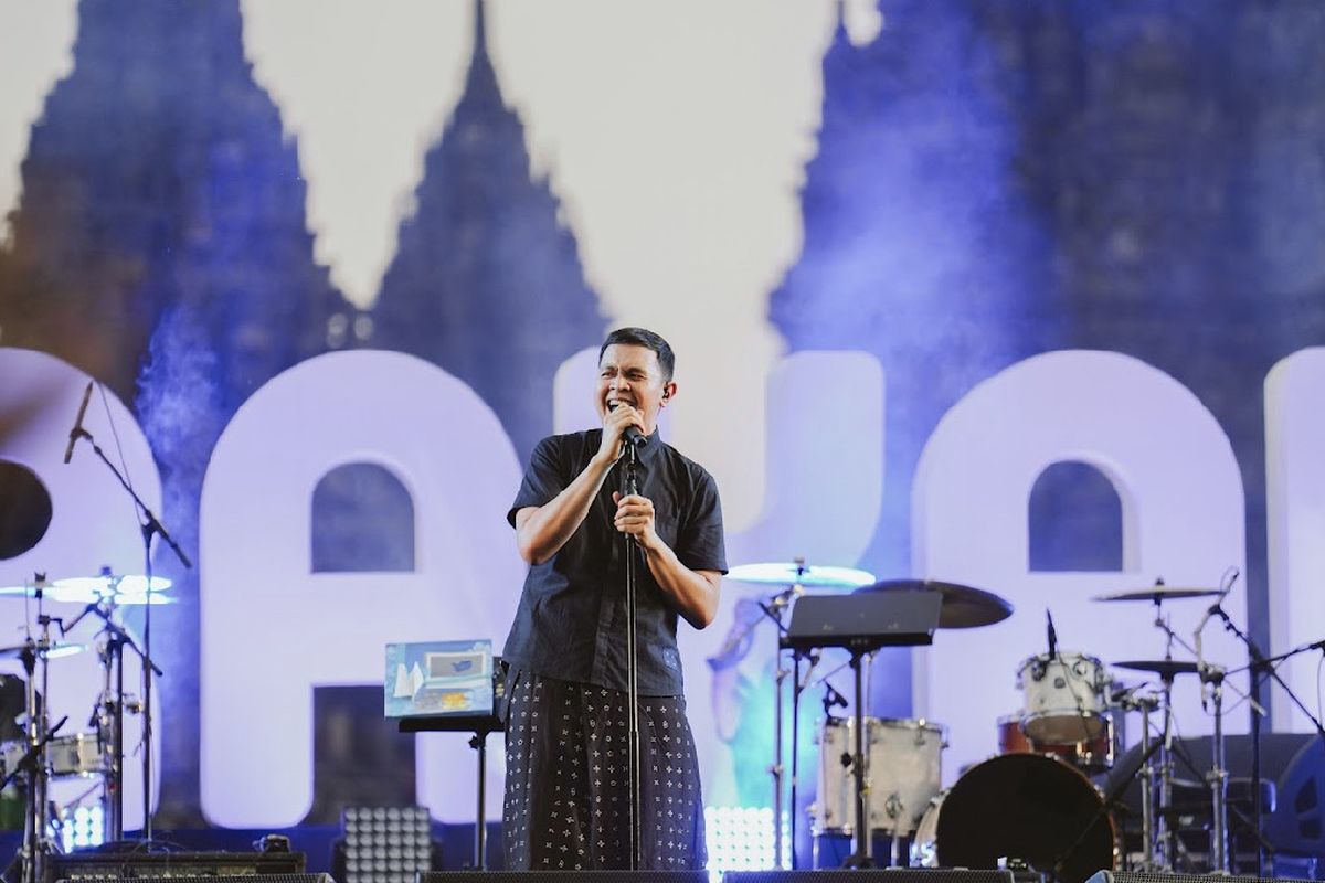 Tulus saat manggung di Prambanan Jazz Festival 2022. (Dok.Prambanan Jazz Festival). 