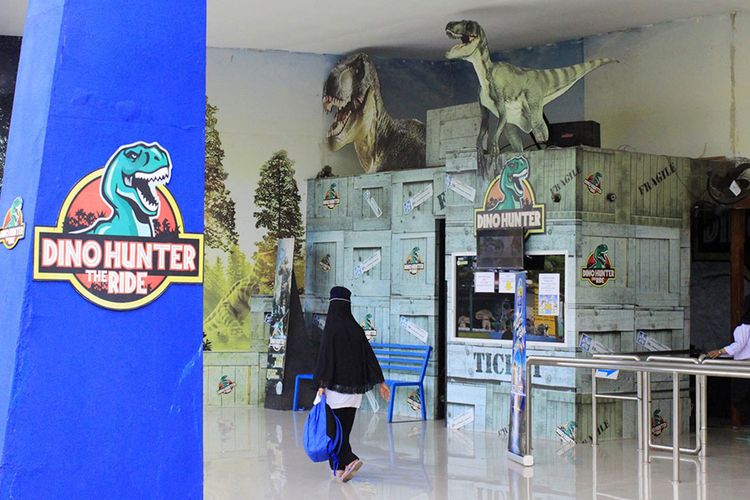 Wahana Pemburu Dino di World of Wonders Citra Raya, Tangerang, Banten.