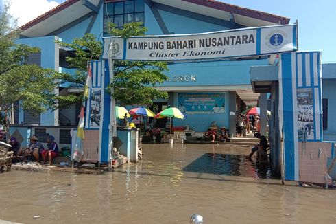 Banjir Rob Kembali Terjang Pasar Tambaklorok Semarang, Pedagang: Padahal Panas, Kok Tiba-tiba Basah