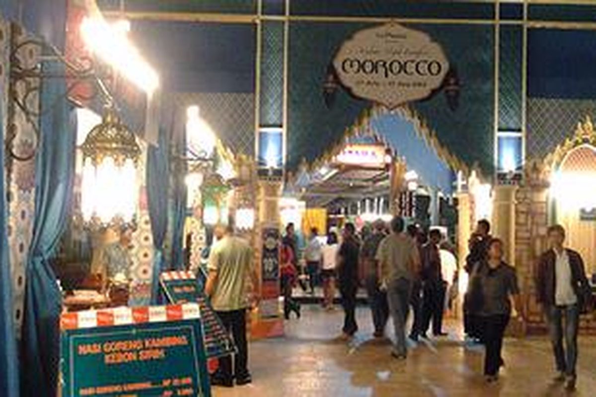 Arabian Night FoodFest bisa jadi pilihan tujuan berbuka puasa. Festival kuliner ala Maroko ini berlangsung mulai 27 Juli hingga 12 Agustus 2012 berlokasi di La Piazza, Kelapa Gading Jakarta Utara.