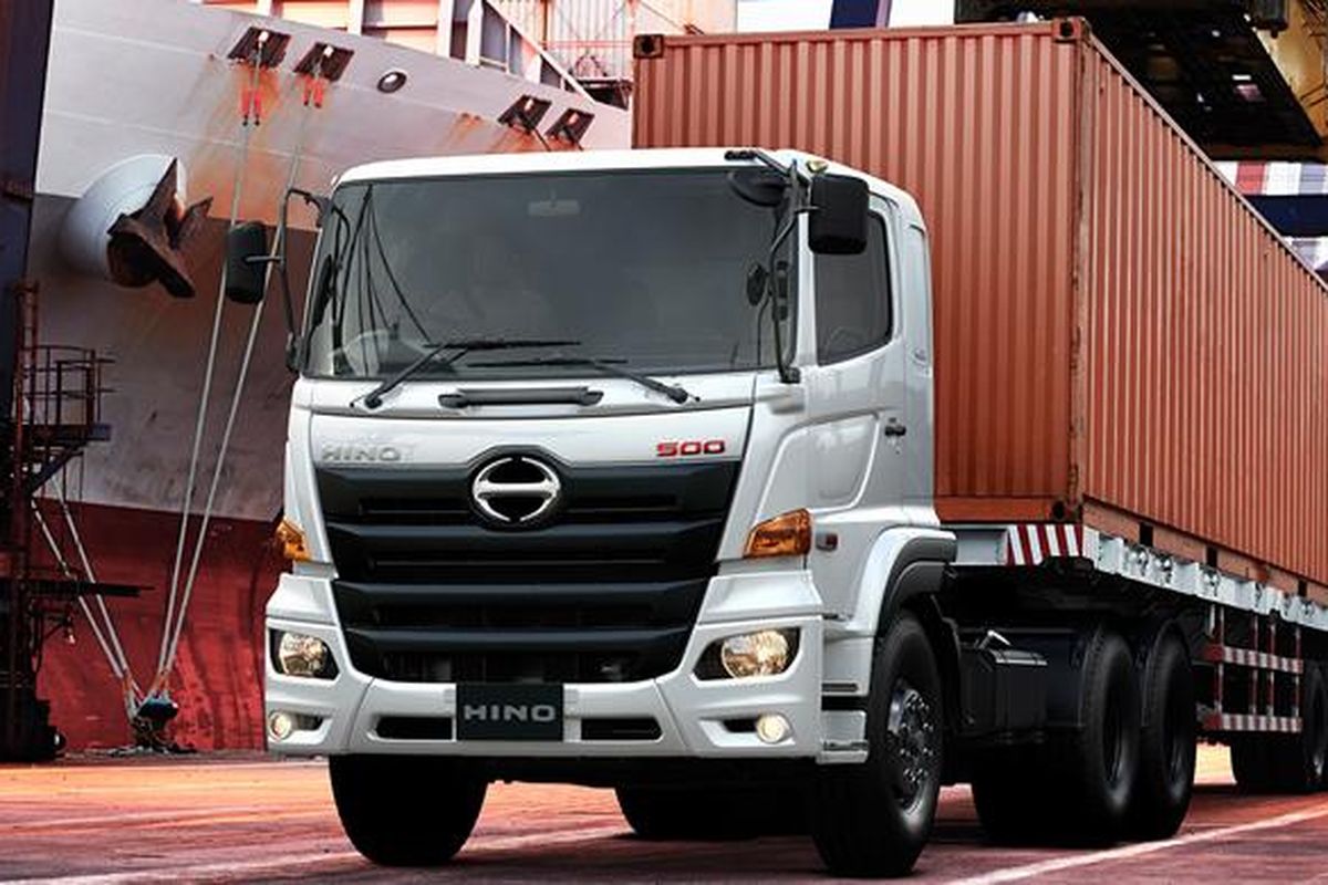 Hino jalin kerja sama peremajaan truk Angkutan Khusus Pelabuhan (Angsuspel) Organda DKI.