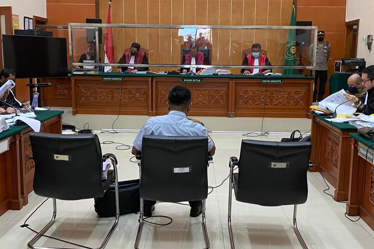 Ahli Digital Forensik Polda Metro Jaya Rujit Kuswinoto menjadi saksi dalam persidangan Irjen Teddy Minahasa di Pengadilan Negeri Jakarta Barat, Kamis (2/3/2023). 
