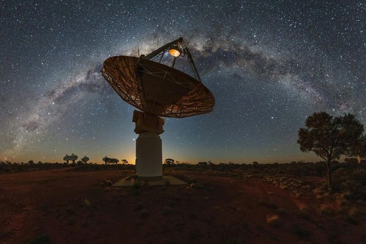 Misteri Sinyal Kosmik Akhirnya Terjawab: Pelakunya Sepasang Bintang yang Saling 