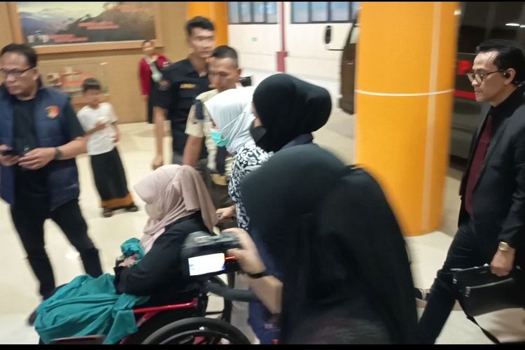 Roy Suryo dan Dokter Tifa Dipindahkan ke Ruang Rawat Inap RS Polri Usai Pemeriksaan di IGD