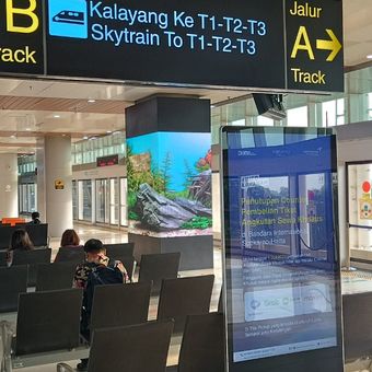 Ruang tunggu Stasiun Kereta Bandara, pemberhentian terakhir bus TransJakarta SH1 tujuan Terminal Kalideres- Bandara Soekarno-Hatta, Jumat (14/7/2023)