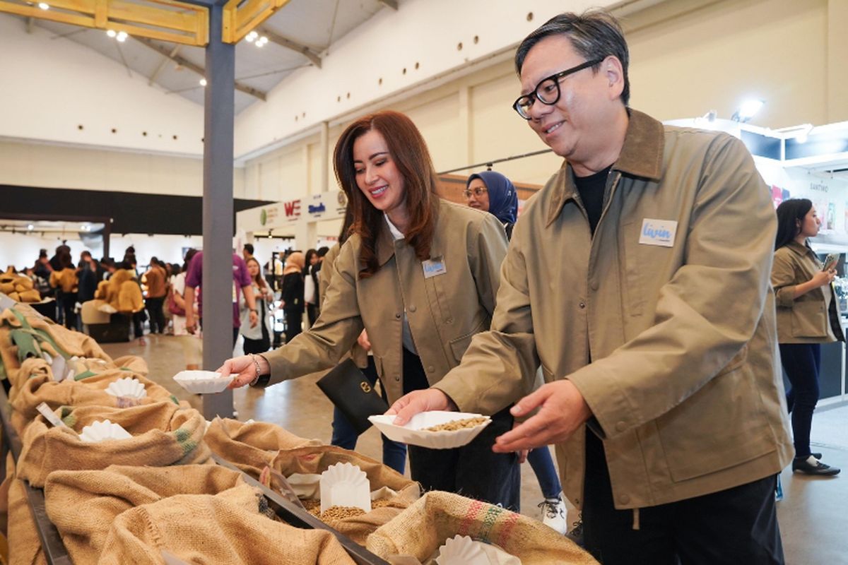 Kiri ke kanan, Alexandra Askandar (Wakil Direktur Utama Bank Mandiri), Hendri Kurniawan (Co-Founder Jakarta Coffee Week).