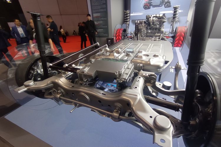 Peletakkan motor listrik pengganti gardan pada roda belakang mobil 4WD