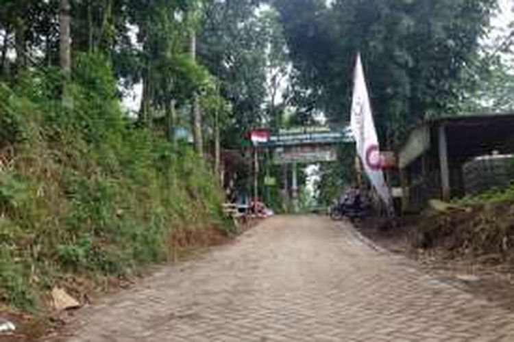 Jalan menuju pos awal pendakian Gunung Penanggungan di jalur Desa Tamiajeng, Kecamatan Trawas, Kabupaten Mojokerto, Jawa Timur, Selasa (10/5/2016).