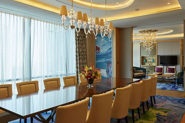 Dining room di Raffles Suite, Raffles Jakarta.