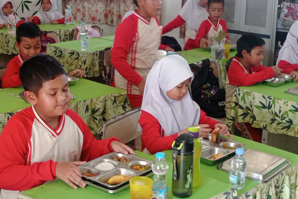 Makan Bergizi Gratis Berjalan di Samarinda Utara, Siswa Ada yang Alergi