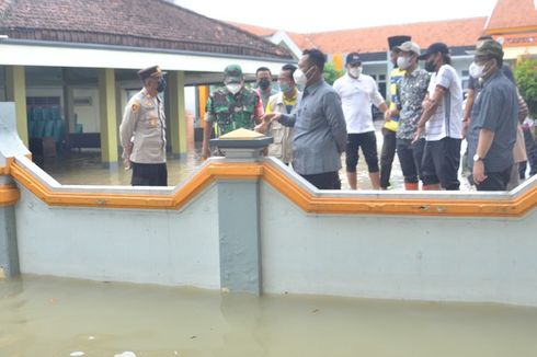 Banjir Kali Lamong Belum Surut, Bupati Gresik Ajak Pengusaha Turun Tangan