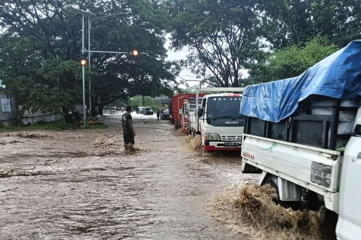 2 Kecamatan di Sumbawa Diterjang Banjir Bandang, 50 Hektar Sawah dan Tanggul Terdampak