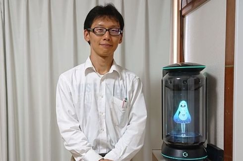Pria Jepang Nikahi Hologram, Kini Bingung Istrinya Tak Bisa Bicara