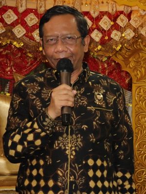 Menko Polhukam Mahfud MD bersama Gubernur Sumbar Irwan Prayitno di Padang, Rabu.(16/9/2020)