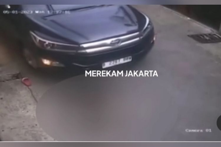 Seorang bocah berusia 10 tahun tewas setelah terlindas mobil di Jalan Songsi Dalam RW 006, Kelurahan Tanah Sereal, Kecamatan Tambora, Jakarta Barat pada Senin (1/5/2023). 