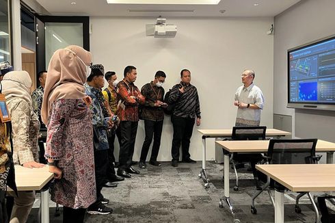Bersama 16 Kepala Daerah Lainnya, Bupati Ipuk Ikuti Digital Leadership Academy di Singapura