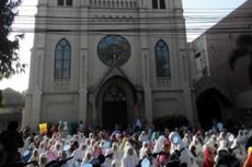Umat Muslim di Malang Ikuti Shalat Id di Halaman Gereja
