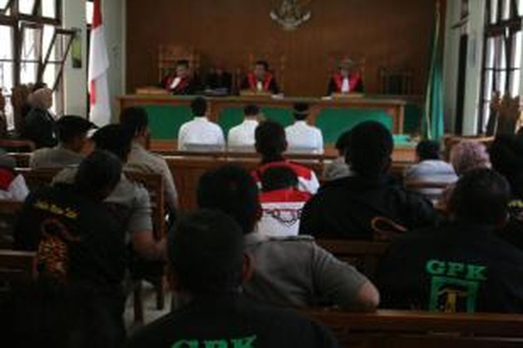 Suasana sidang kasus pelemparan bom molotov jurnalis Radar Jogja, di Pengadilan Negeri (PN), Kota Magelang, Rabu (15/10/2014).