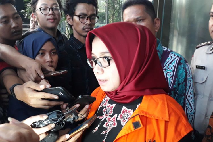 Eni Maulani Saragih seusai menjalani pemeriksaan di Gedung KPK Jakarta, Jumat (7/9/2018).