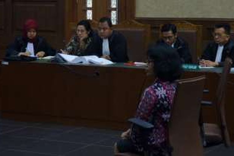 Hakim Ifa Sudewi memberikan keterangan sebagai saksi di Pengadilan Tipikor Jakarta, Senin (17/10/2016).