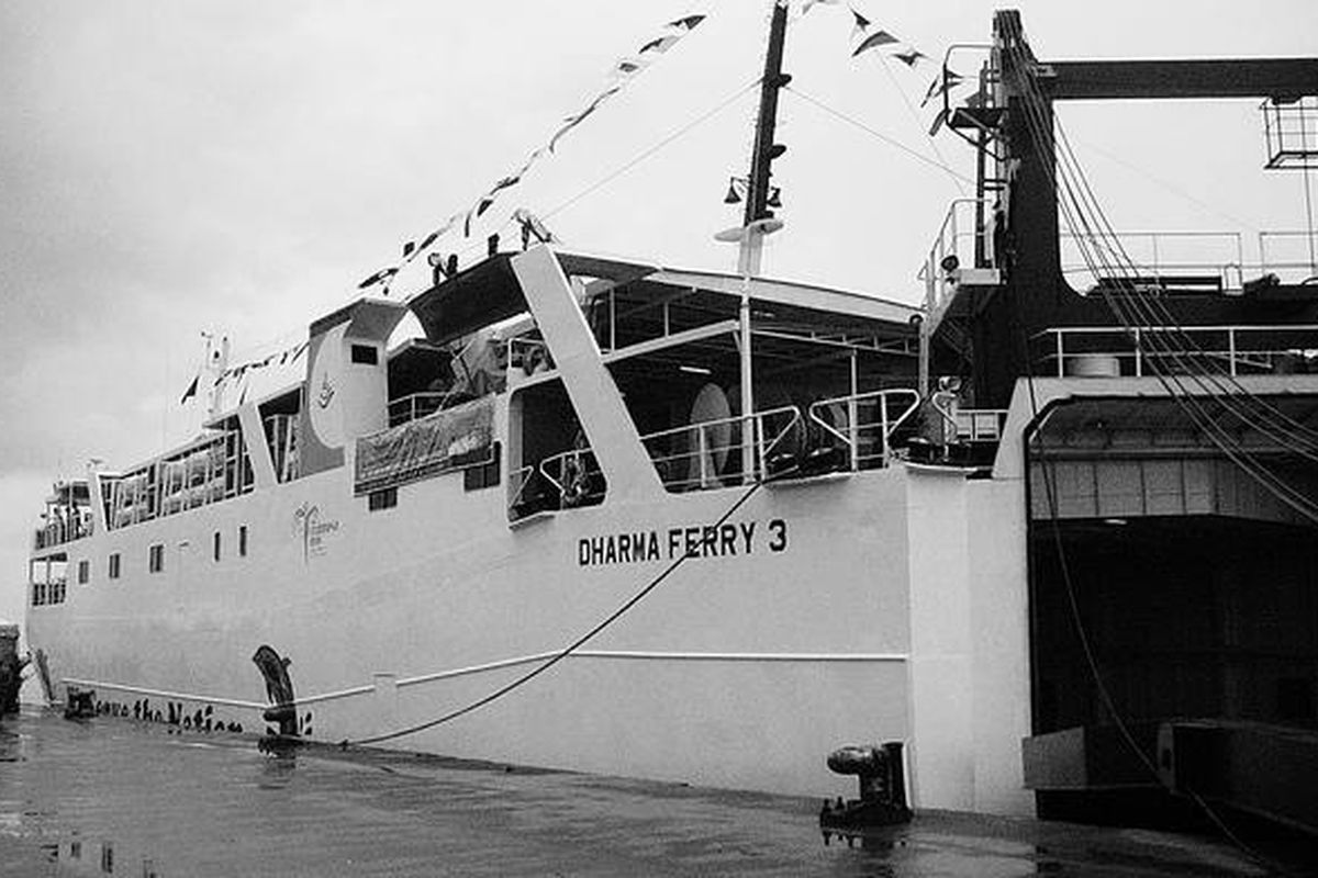 Kapal Motor Dharma Ferry 3 di Kecamatan Tanah Bumbu, Kalimantan Selatan, diresmikan pengoperasiannya oleh Menteri Perhubungan Jusman Safeii Djamal, Kamis (10/7). Kapal milik PT Dharma Lautan Utama ini akan melayani rute perintis Batulicin-Makassar-Bau-bau.  