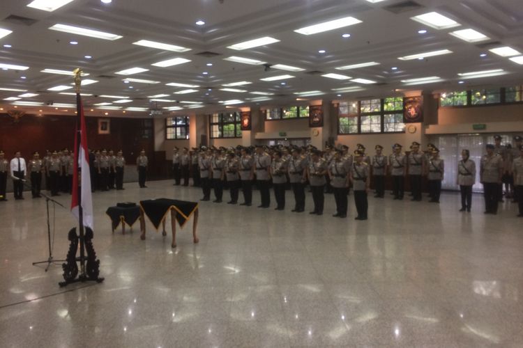 Dua puluh tiga orang perwira tinggi (pati)di lingkungan Polri memperoleh kenaikan pangkat. Upacara dipimpin oleh Kapolri Jenderal Polisi Tito Karnavian sebagai inspektur upacara di Rupatama Mabes Polri, Jalan Trunojoyo, Kebayoran Baru, Jakarta Selatan, Jumat (7/9/2018).