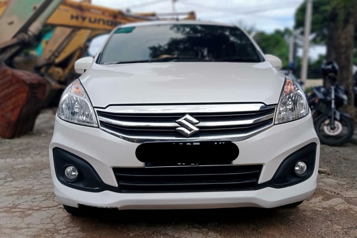 Mobil Suzuki Ertiga milik warga Kecamatan Glagah, Kabupaten Banyuwangi, Jawa Timur, yang diduga digelapkkan seorang mahasiswa laki-laki ES (30) dan rekannya seorang perempuan FI (25), Senin (14/3/2022).