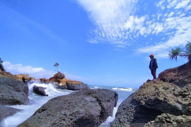 Pantai Padang Betuah Bengkulu Tempat Wisata Yang Mirip Tanah Lot Bali Halaman All Kompas Com