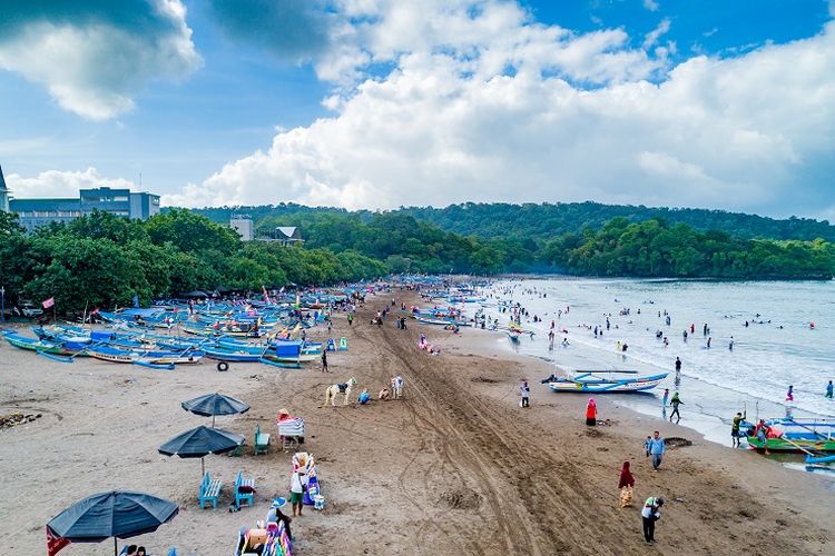 Ilustrasi Pangandaran - Pantai Pangandaran (SHUTTERSTOCK/Akhmad Dody Firmansyah).