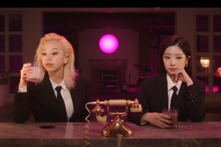 Trending di Youtube, Simak Lirik Switch To Me - Dahyun dan Chaeyoung 