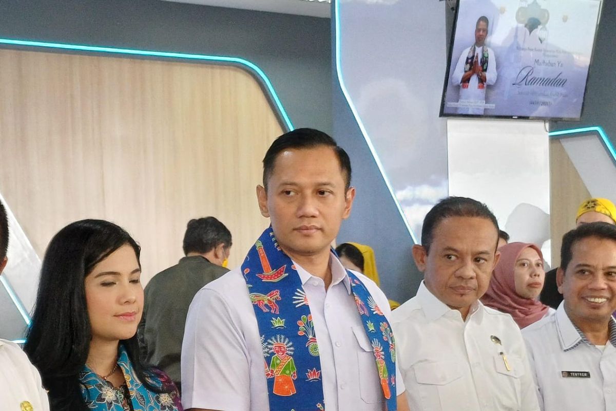 Menteri Agraria Tata Ruang/Badan Pertanahan Nasional (ATR/BPN) Agus Harimurti Yudhoyono (AHY) saat peresmian Kantor Pertanahan Jakarta Selatan, Rabu (3/4/2024).