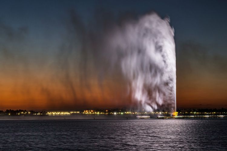 Pemandangan air mancur King Fahds di Jeddah, Arab Saudi.