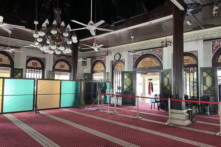 Masjid Kampung Kling, masjid dengan arsitektur lintas negara di Melaka, Malaysia, Sabtu (4/10/2025). 