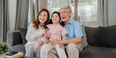 Cemburu Anak Lebih Dekat dengan Kakek-Nenek? Begini Menyikapinya dalam Islam