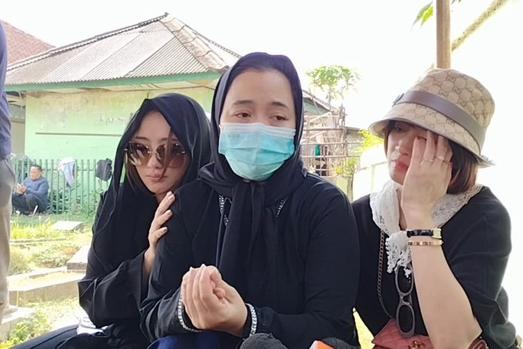 Cerita Vega Darwanti Temani Ibunya Sebelum Meninggal Dunia 