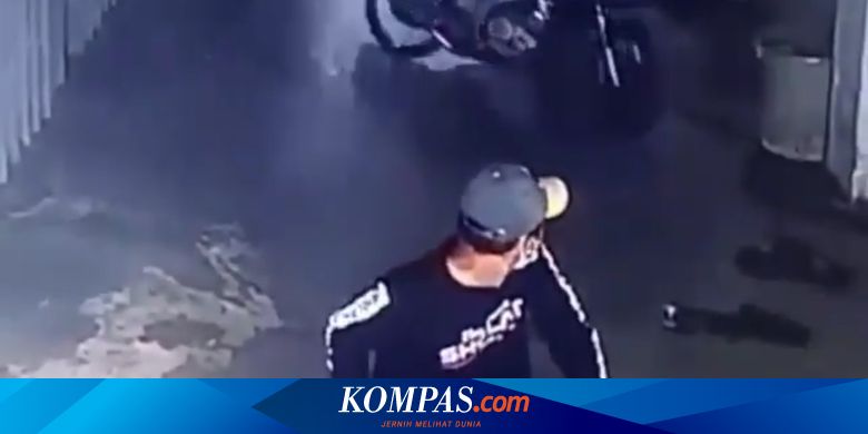 Pencurian Motor di Jembatan Lima, Aksi Dua Pelaku Tertangkap CCTV - Vimarsana News