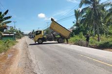 Lancarkan Konektivitas ke Pelabuhan Kijing, Dua Ruas Jalan Dilebarkan