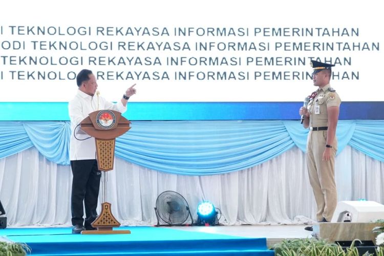 Mendagri Apresiasi 10 Wisudawan Terbaik IPDN Angkatan XXXIII dari Beragam Latar Belakang