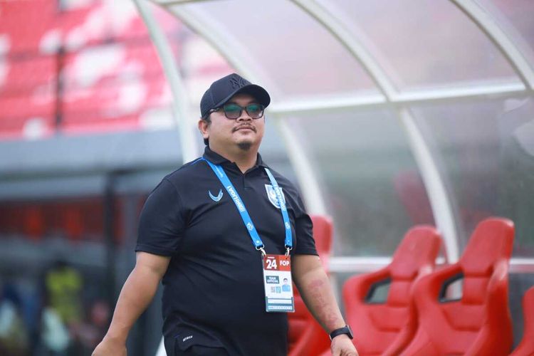 Manajer Operasional PSIS Semarang, Wisnu Adi saat berada di Stadion Jatidiri Semarang, Jateng. 