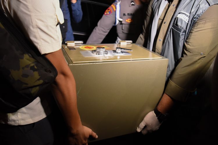 Brankas Tersembunyi Ditemukan Saat Penggeledahan di Cipete dan Sentul, Apa Saja Isinya?