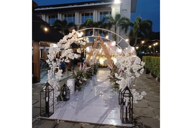 Ruangan outdoor Swiss-Belhotel Borneo Banjarmasin untuk acara pernikahan. 
