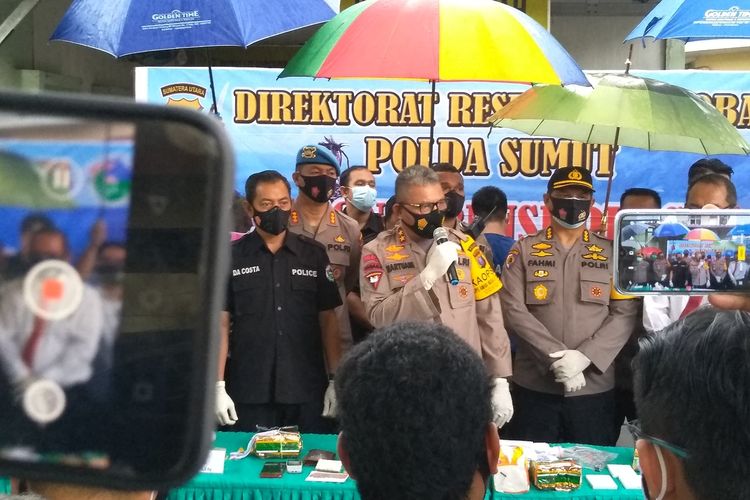 Kapolda Sumut Irjen Pol Martuani Sormin membenarkan telah dilakukan penangkapan 3 orang, di antaranya Ketua KAMI Medan terkait aksi unjuk rasa menolak UU Cipta Kerja yang berlangsung rusuh.