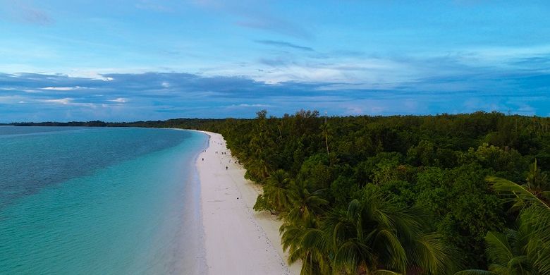 Pantai Ngurbloat di Kepulauan Kei, Maluku Tenggara.