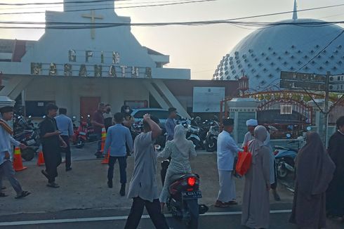 Halaman Gereja Maranatha Pangkalpinang Jadi Lokasi Parkir Saat Jemaah Shalat Id Masjid Kubah Timah Membeludak