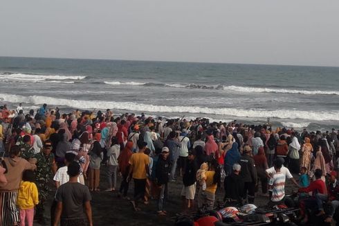 Sambut Bulan Suro, Nelayan Pantai Jati Malang Gelar Sedekah Laut