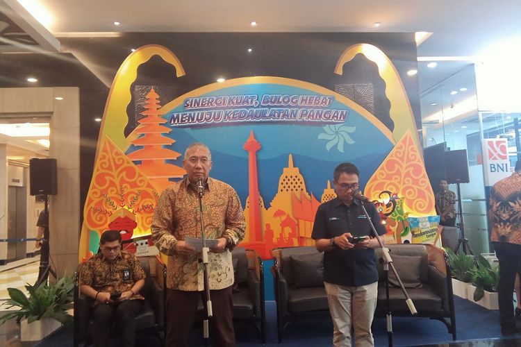 Direktur Utama Perum Bulog Bayu Krisnamurthi dalam jumpa pers, di Jakarta Kamis (11/1/2024).